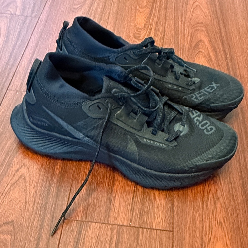 Nike GORE-TEX Women’s Black Athletic Shoes